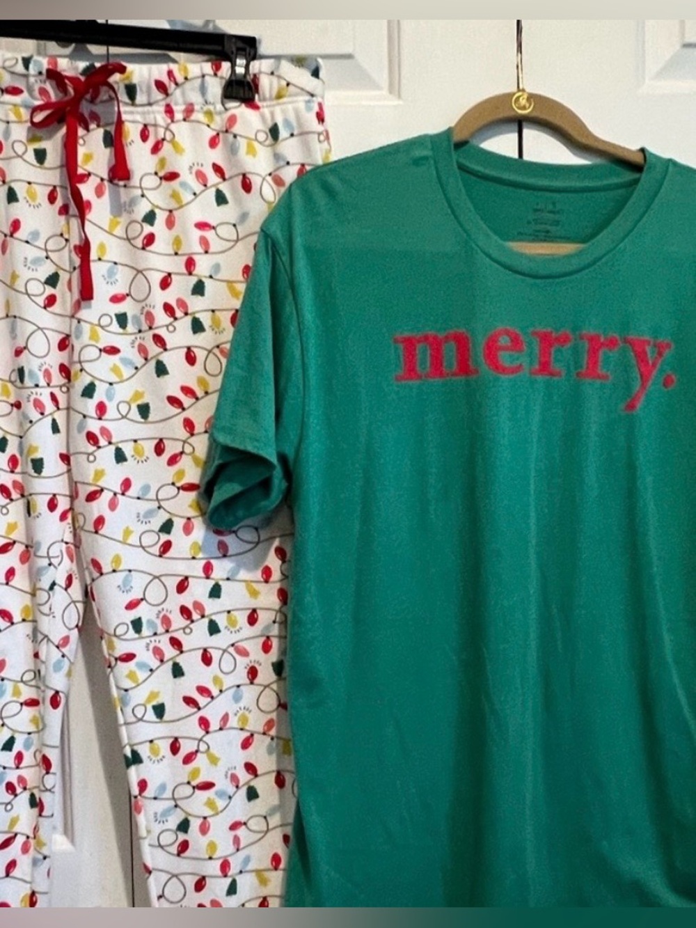 Xmas 🎄Set - Xmas Lights Jogger Pants & 💚Green "Merry" Holiday tee